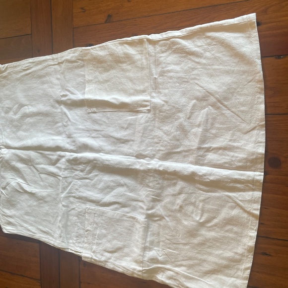 Simple White Shift Dress - Picture 3 of 6